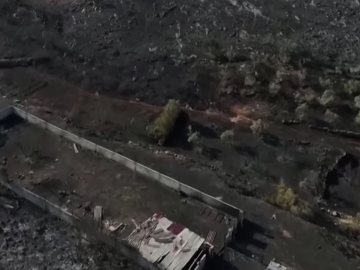 Φωτιά στον Κουβαρά: Εικόνες αποκάλυψης στην περιοχή από το φακό του drone του Guardian μετά την πυρκαγιά