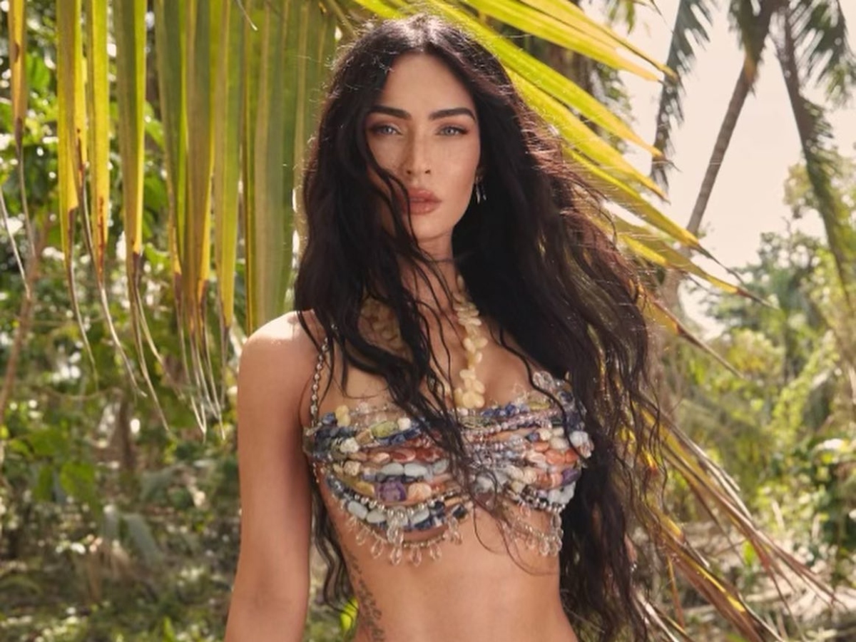 Megan Fox: Μεταμορφώθηκε σε νεράιδα με φτερά και πεταλούδες στα πολύ μακριά της μαλλιά