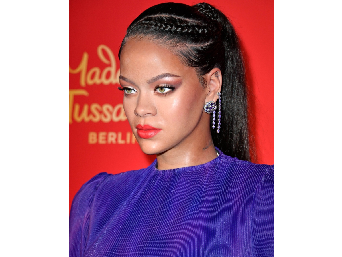 Rihanna: Στα μέσα του καλοκαιριού έκοψε τις πιο cool αφέλειες