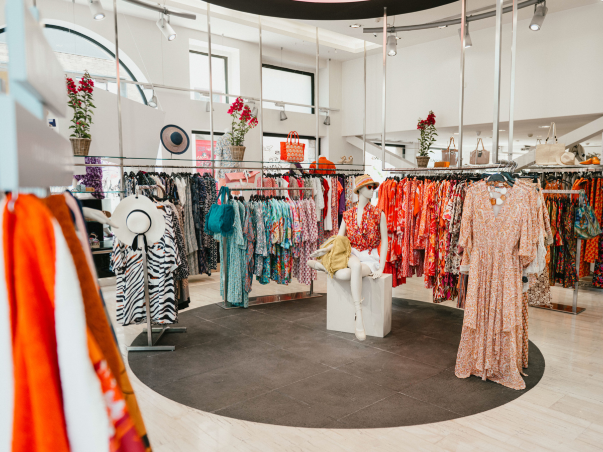 Ο οίκος Vardas παρουσίασε τη γυναικεία συλλογή Beachwear S’23 για καλό σκοπό