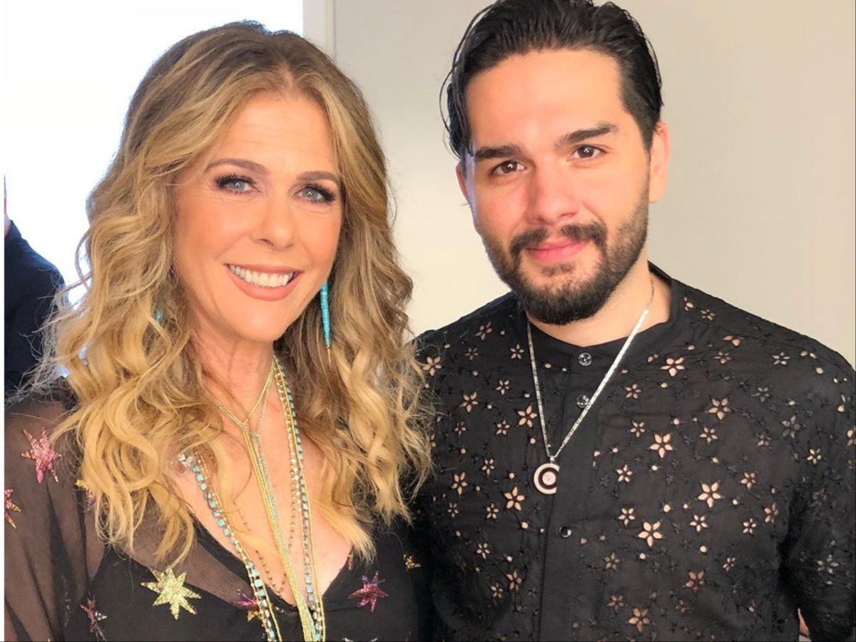 Rita Wilson – Χρήστος Μάστορας: Το νέο τους ντουέτο «Oli Mazi» τώρα και σε remix