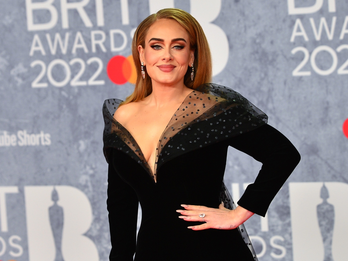 Adele: Το half up της είναι αριστούργημα και υπεύθυνος είναι ο haistylist της Lady D