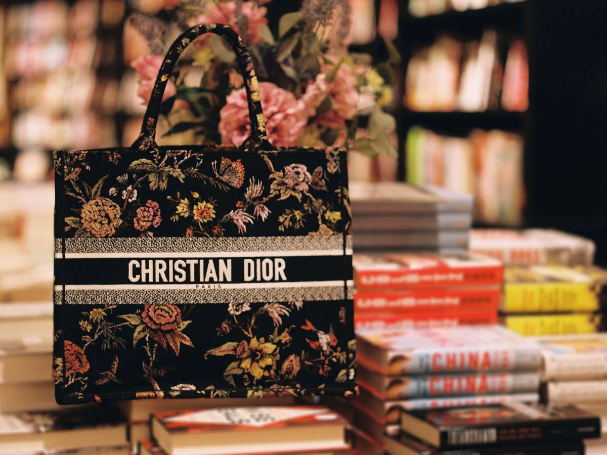 O Dior δημιουργεί λέσχη βιβλίου που συμμετέχουν διάσημοι φίλοι του οίκου