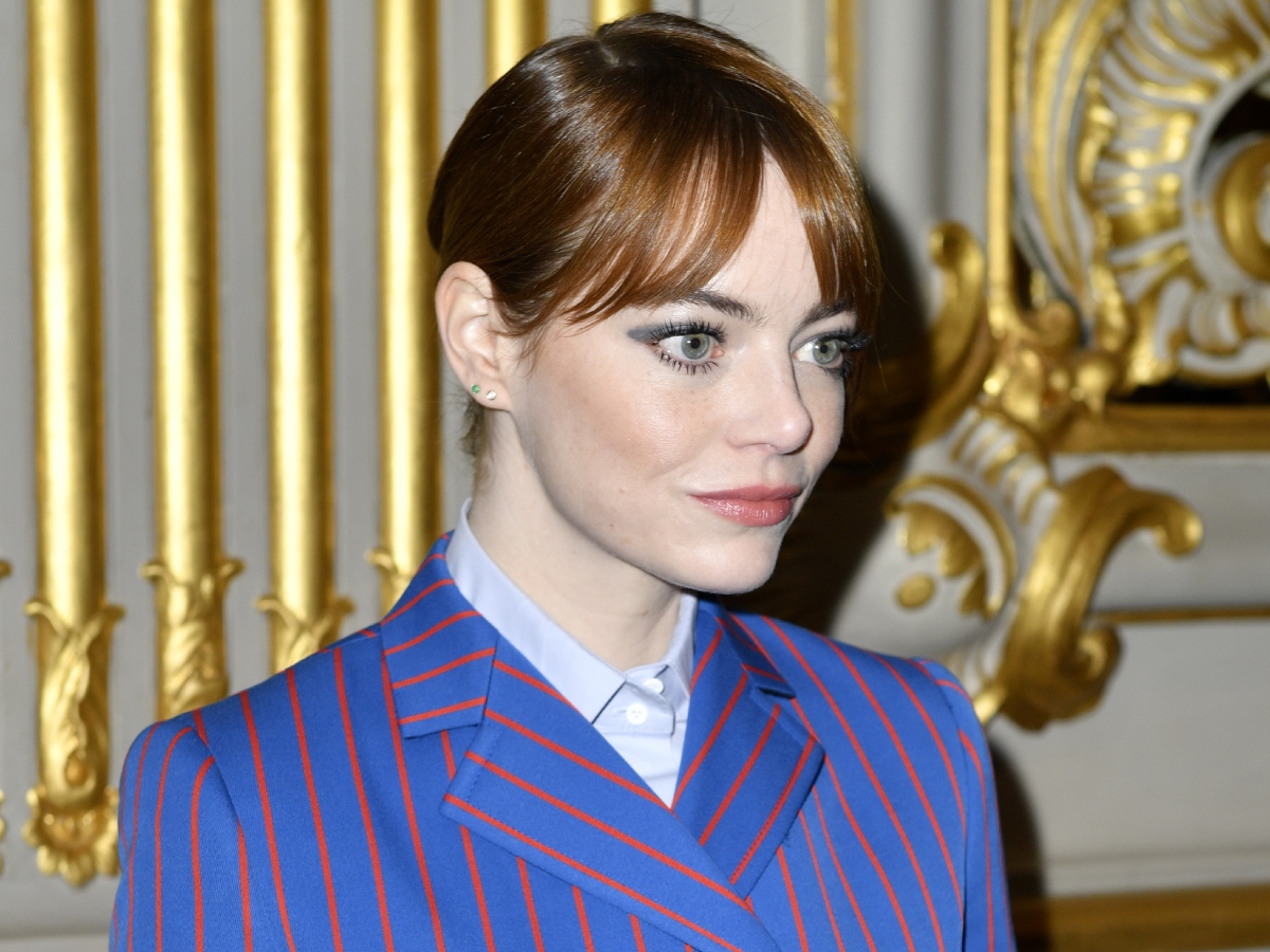 Emma Stone: Με τέλειο λαμπερό make up look στην πρεμιέρα της νέας ταινίας του Γιώργου Λάνθιμου “Poor Things”