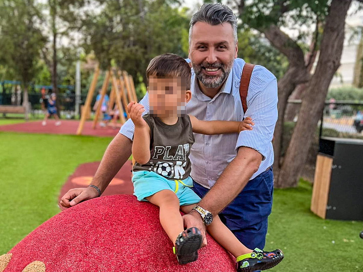 Γιάννης Καλλιάνος: Φωτογραφίζει τον γιο του στις καλοκαιρινές τους διακοπές