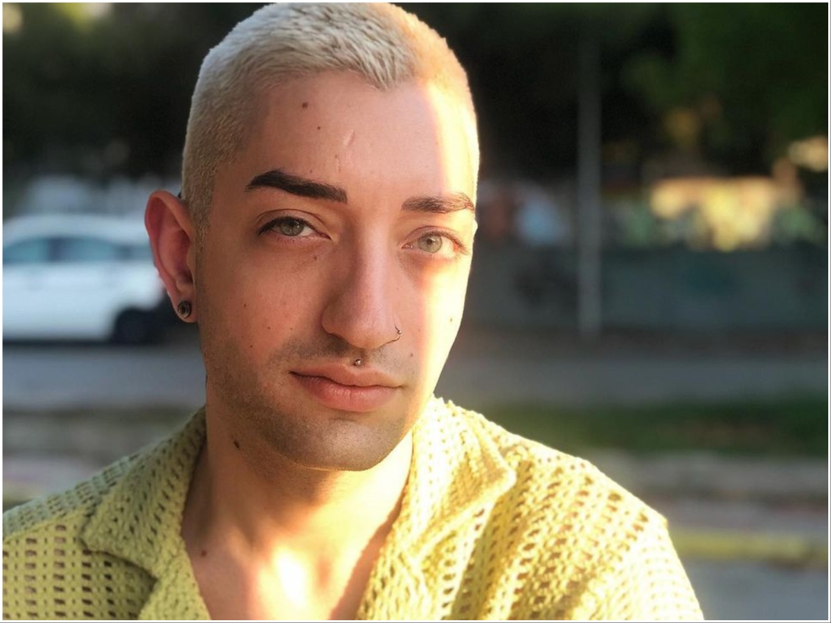 Γιάννης Κατινάκης: «Κανένας σκοτεινός άνθρωπος δεν θα μαυρίσει την ψυχή μου» – Η νέα ανάρτηση μετά την ομοφοβική επίθεση