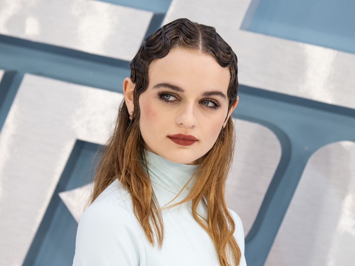 Joey King: Ο Δημήτρης Γιαννέτος δημιούργησε ένα 60’s hair look που την μεταμόρφωσε