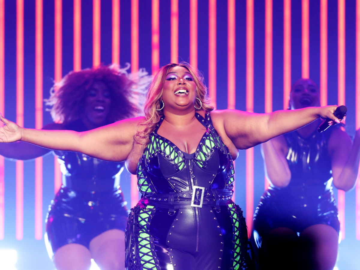 Lizzo: Δημόσια προωθούσε το body positivity και στην πραγματικότητα υποτιμούσε τις χορεύτριές της