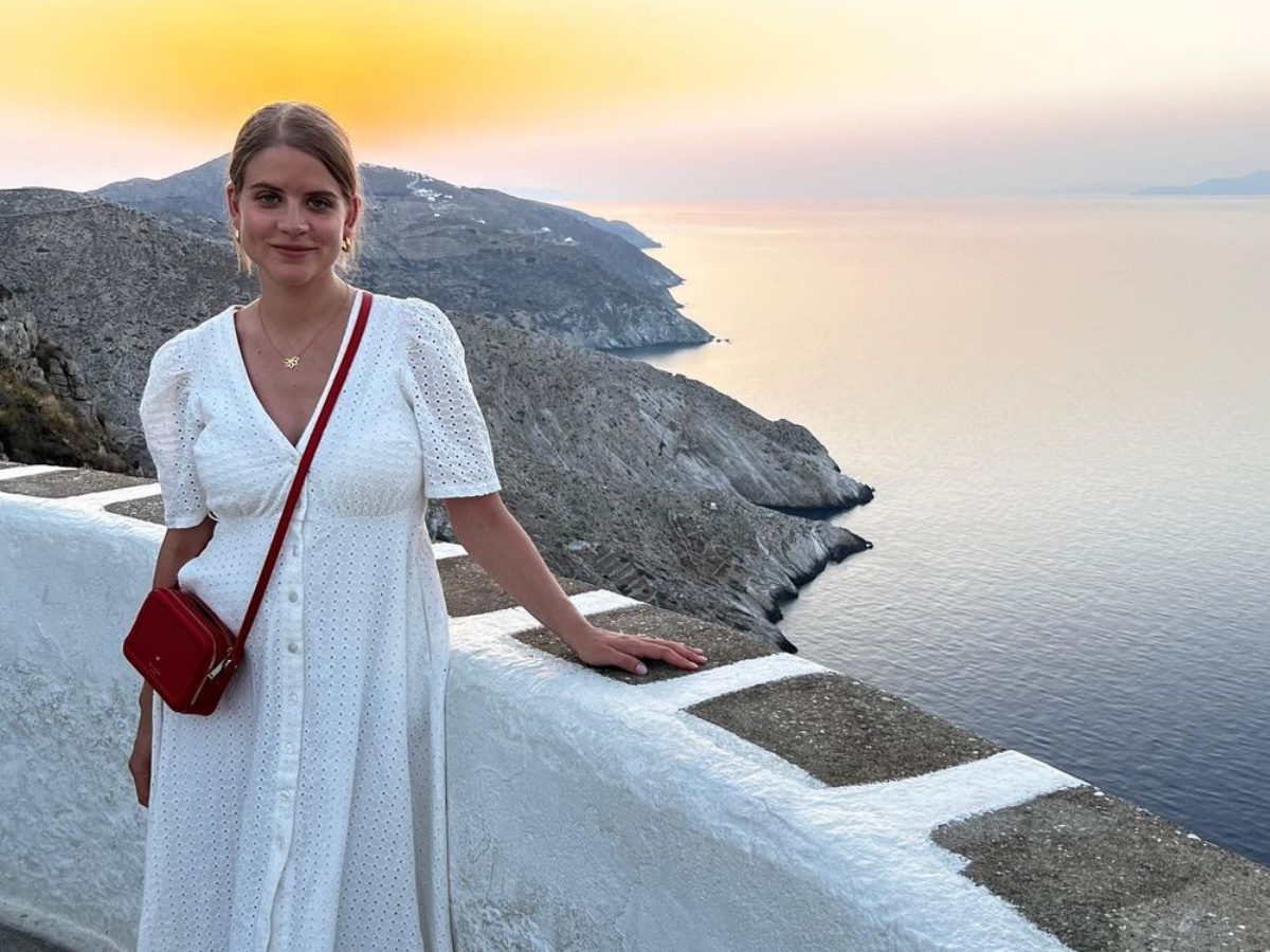 Δανάη Μιχαλάκη: Στην Φολέγανδρο η αγαπημένη ηθοποιός – Οι φωτογραφίες από τις διακοπές της