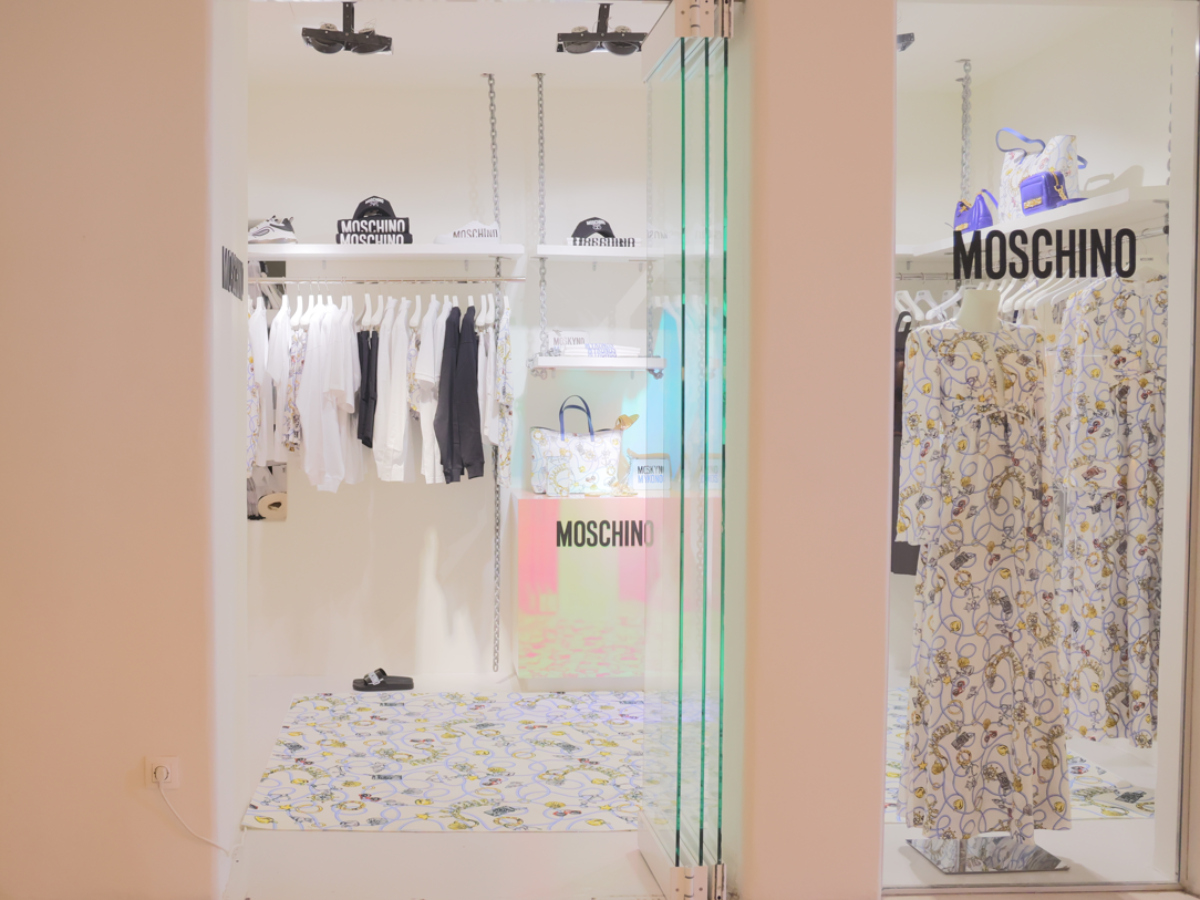 Η Moschino ανοίγει μια νέα pop-up μπουτίκ στην Μύκονο