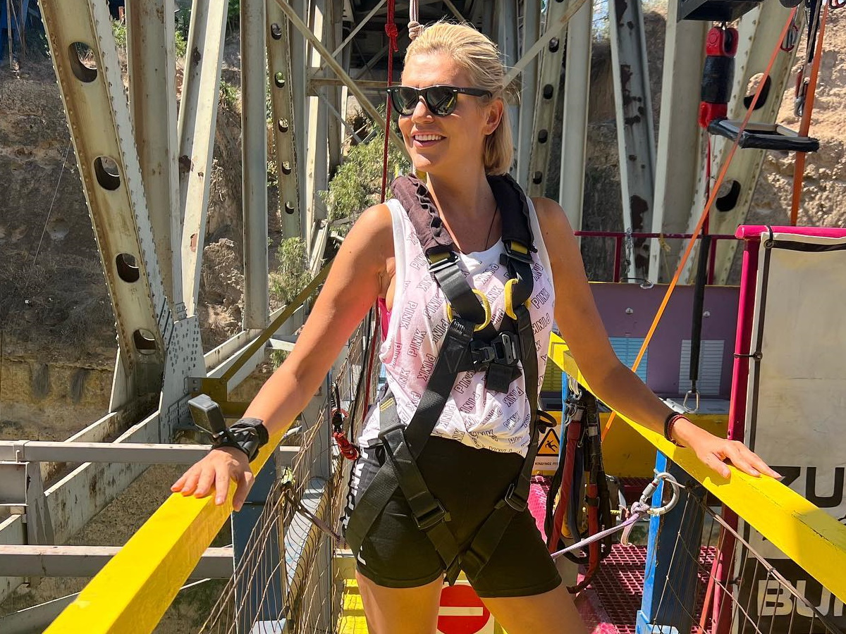 Σάσα Σταμάτη: Έκανε bungee jumping και μας δείχνει την εμπειρία της – Βίντεο