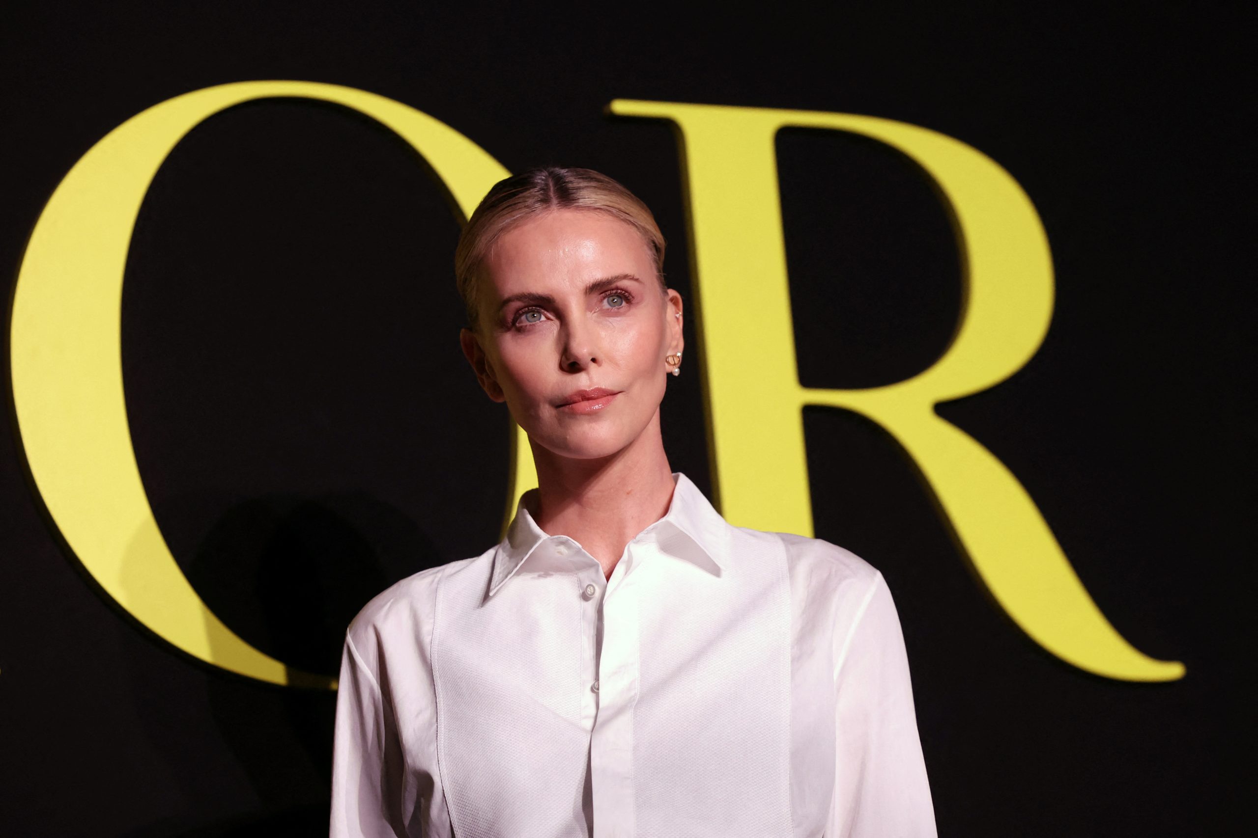 Charlize Theron: Το μανικιούρ της είναι punk-rock και μεγάλη τάση το φετινό χειμώνα