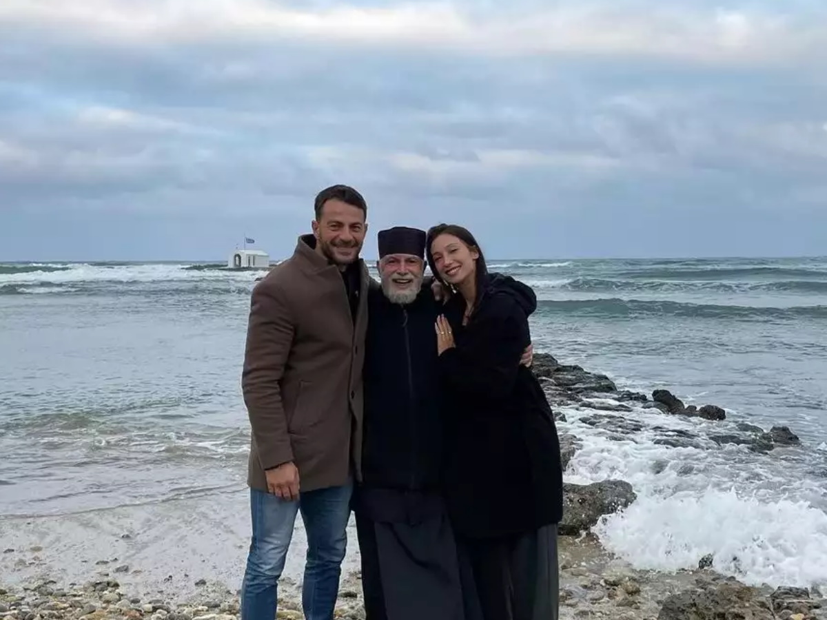 Γιώργος Αγγελόπουλος – Δήμητρα Βαμβακούση: Κουμπάρα στον γάμο τους η κόρη του ιερέα των Αγίων Ισιδώρων