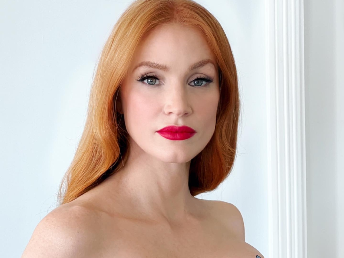 Jessica Chastain: Στο fashion show του Prive Armani στη Βενετία υιοθέτησε την πιο ανεπιτήδευτη αλογοουρά