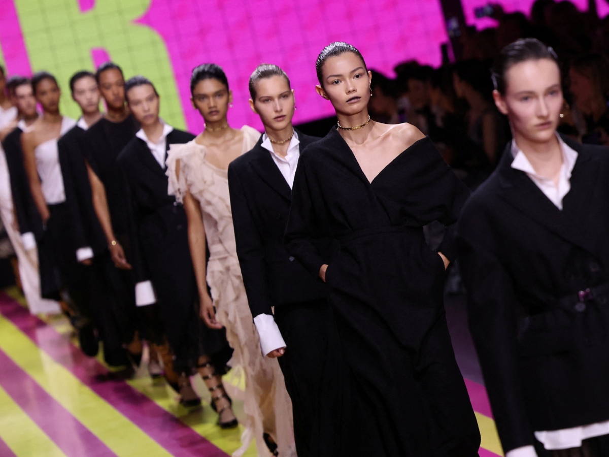 Paris Fashion Week: Το goth-glam μακιγιάζ στο show του οίκου Dior και η εξεζητημένη λεπτομέρεια που έκανε την διαφορά