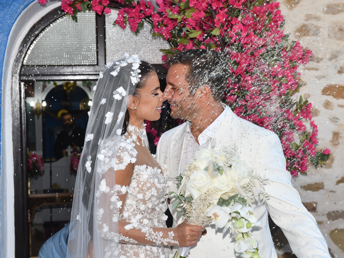 Ευθύμης Ζησάκης – Χρύσα Παπαλελούδη: Το φωτογραφικό άλμπουμ του γάμου τους στο Λαγονήσι