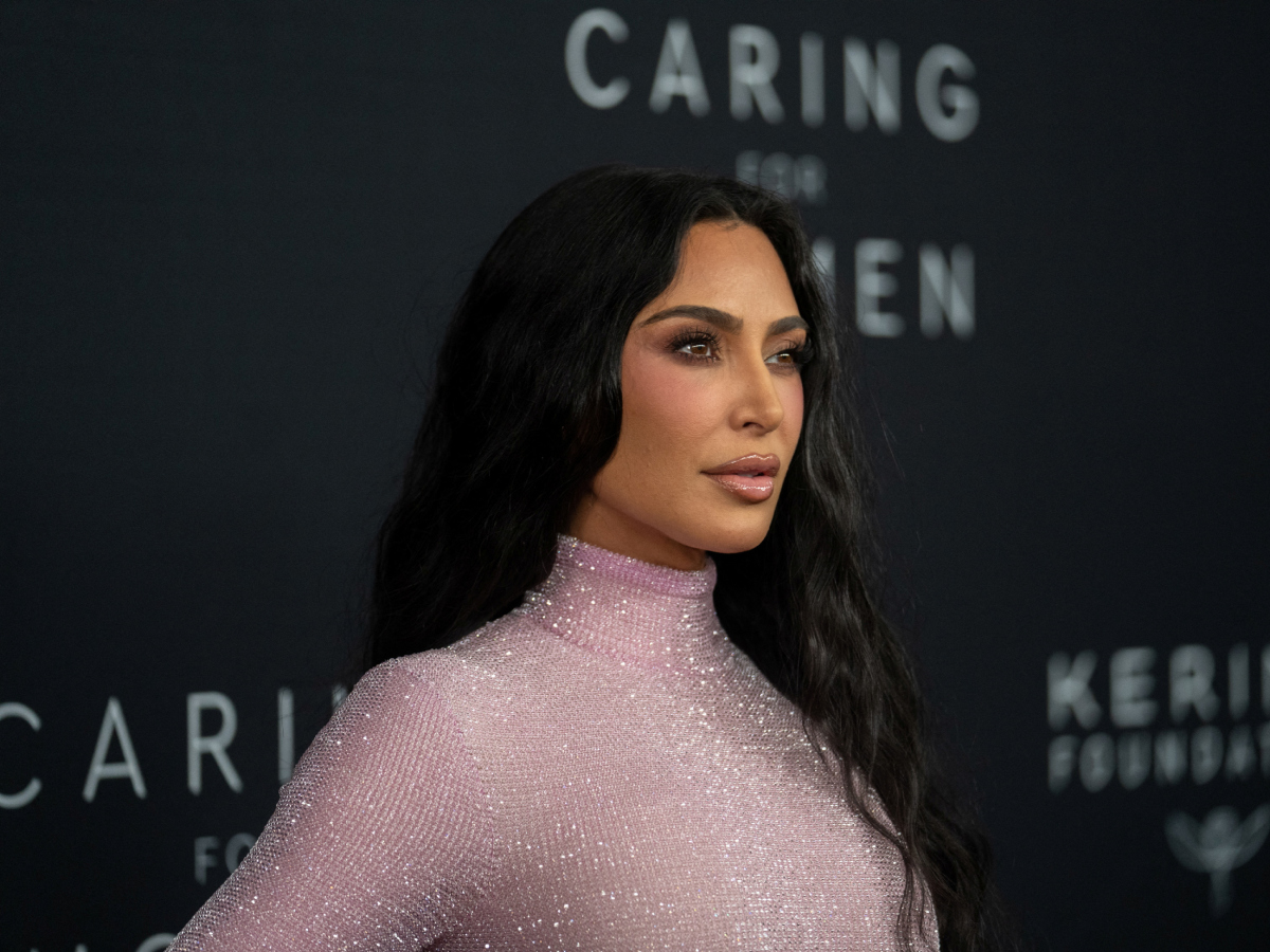 Kim Kardashian: Συνδυάζει vintage Chanel με…κολάν!Μας αρέσει;