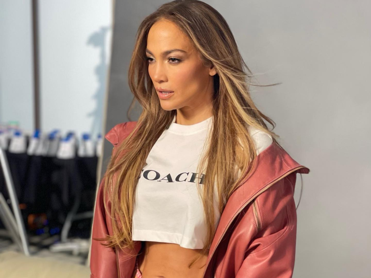 Jennifer Lopez: Το ανατρεπτικό look της στο fashion show της Coach είναι απλά “συγκλό”!