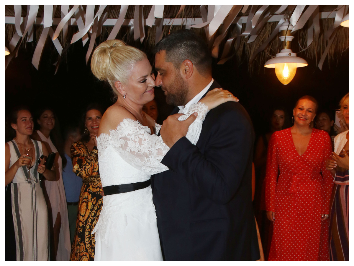 Ελισάβετ Μουτάφη – Μάνος Νιφλής: Οι φωτογραφίες που δημοσίευσαν από τον γάμο τους για την 5η επέτειο