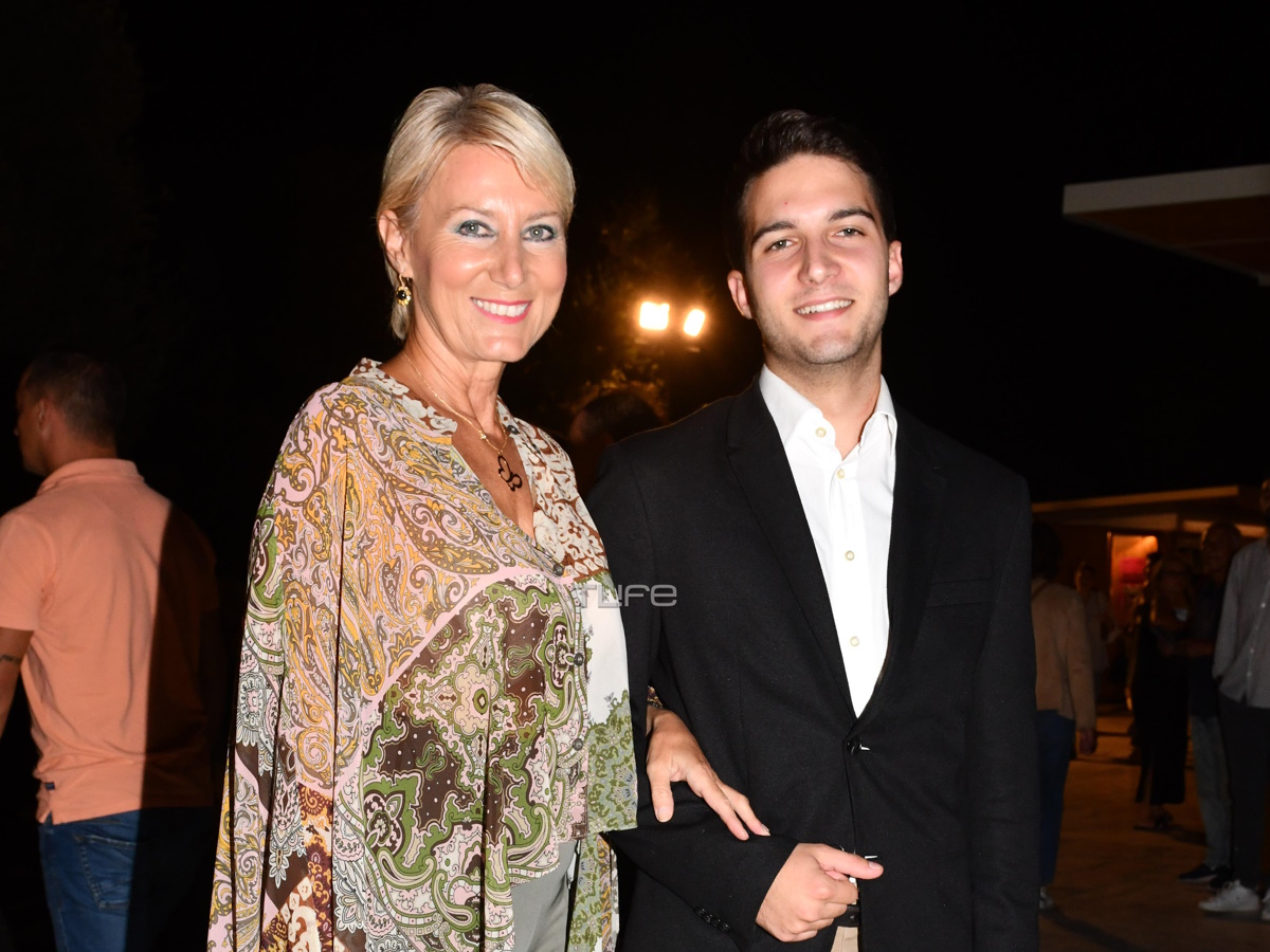 Νατάσα Παζαΐτη: Σπάνια βραδινή εμφάνιση στο Ηρώδειο με τον γιο της, Αλέξανδρο Καραμανλή – Φωτογραφίες TLIFE