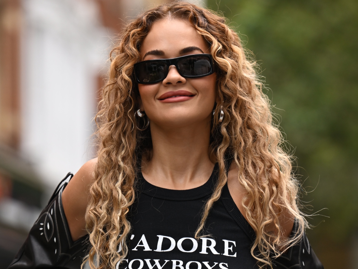 Rita Ora: Το πιο ρομαντικό της beauty look είναι matchy με την ατμόσφαιρα της Βενετίας