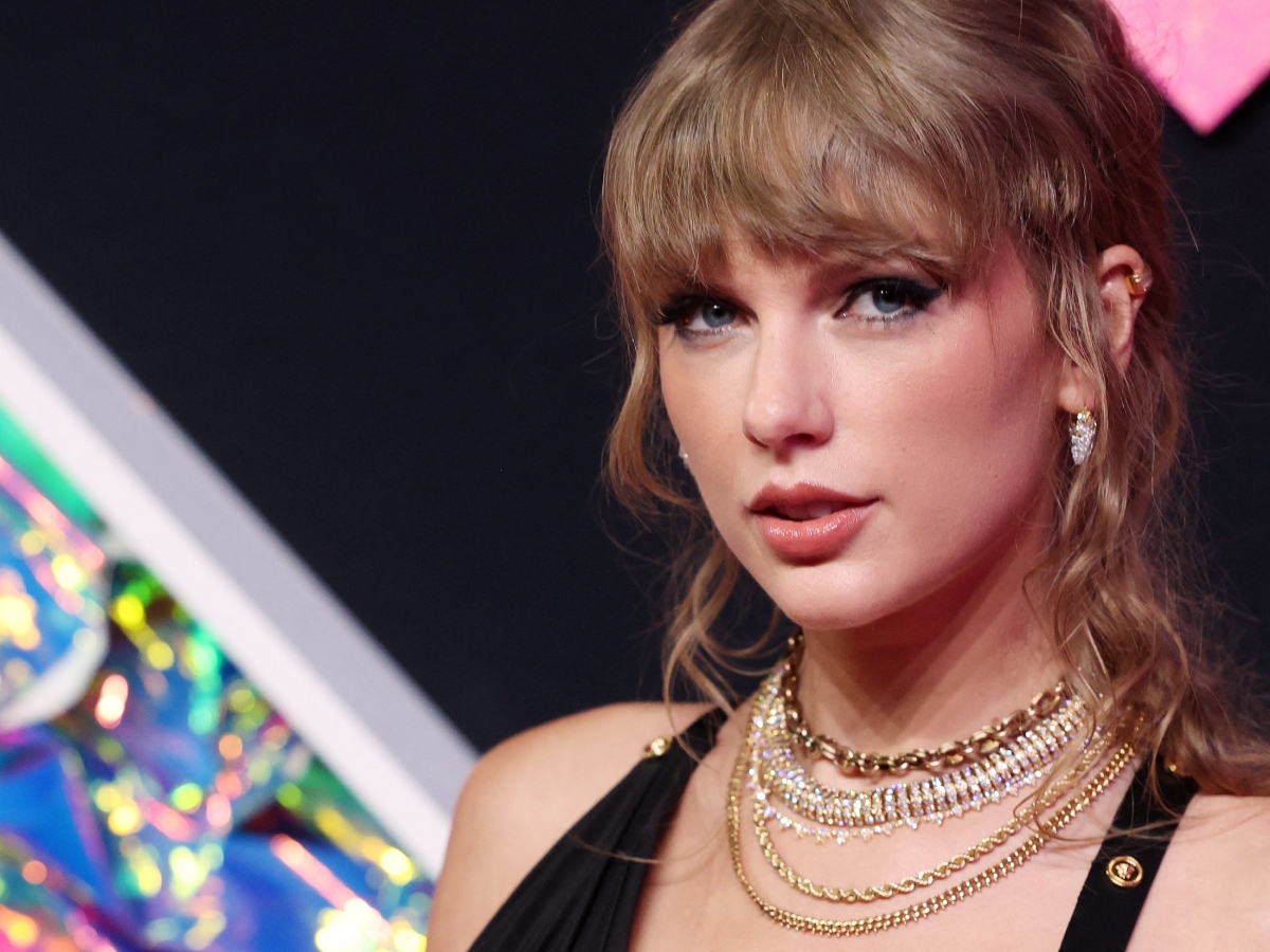 Taylor Swift: Υιοθέτησε το απόλυτο party make up look που θα χρειαστείς στην επόμενη βραδινή σου έξοδο