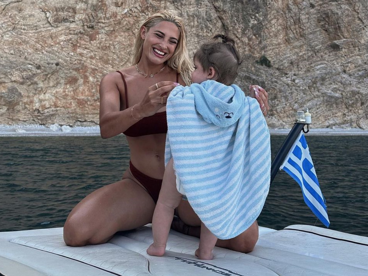 Ιωάννα Τούνη: Το μήνυμά της στις νέες μητέρες – «Πάρτε τα μωρά σας και ξεχυθείτε στους δρόμους»