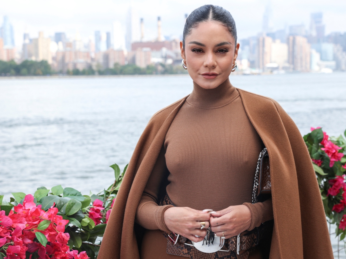 Vanessa Hudgens: Το τελευταίο της updo της είναι η τέλεια ιδέα αν είσαι καλεσμένη σε γάμο