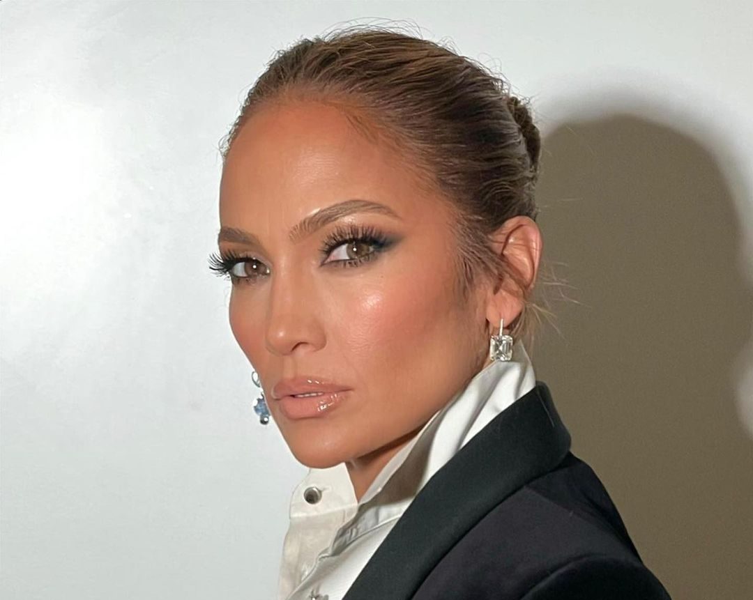 Jennifer Lopez: Το makeup look της «σπάει» τον πιο παλιό κανόνα στο μακιγιάζ