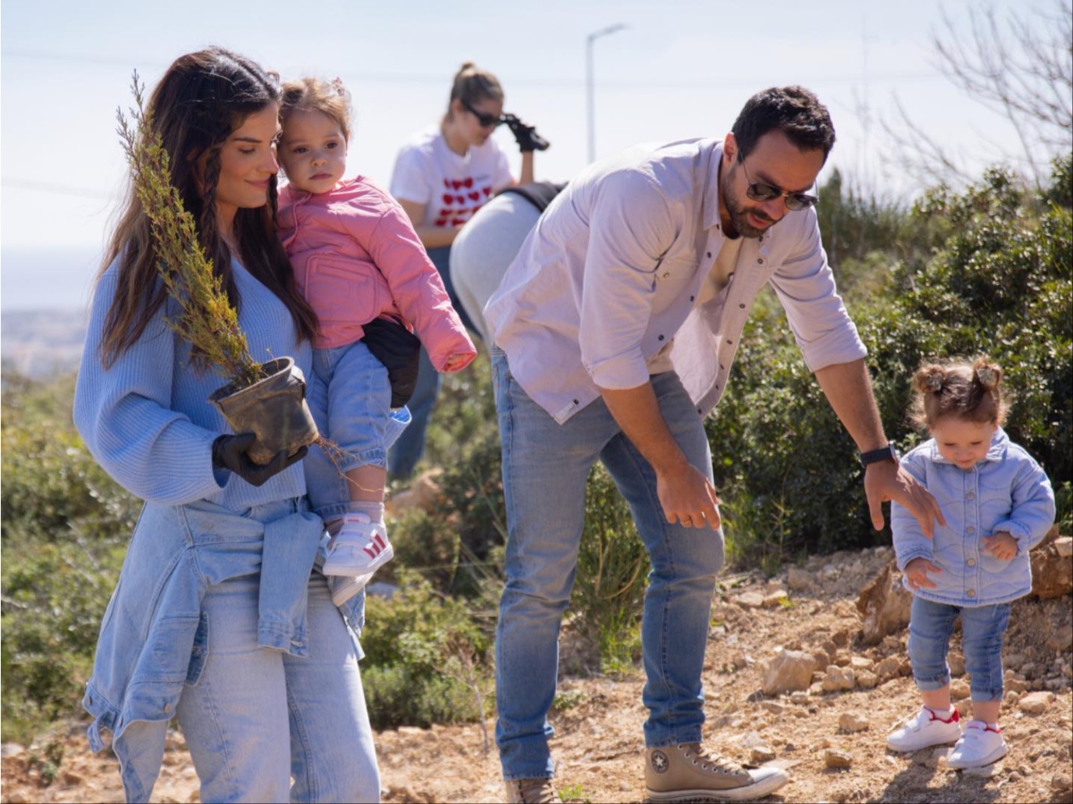 Σάκης Τανιμανίδης – Χριστίνα Μπόμπα: Το τρυφερό βίντεο με τις δίδυμες κόρες τους – Οι φωτογραφίες που τους έβγαλαν