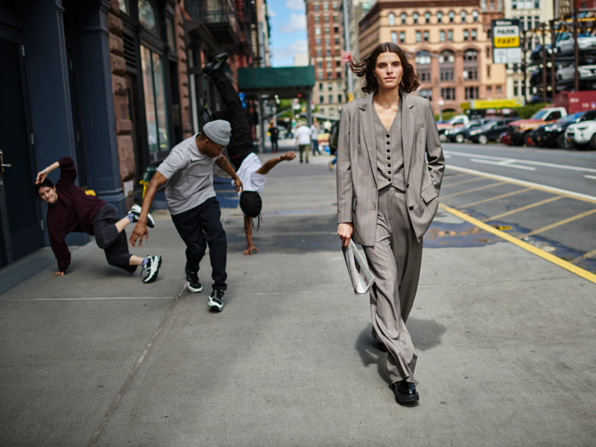 Η νέα καμπάνια της DKNY γιορτάζει όλα όσα ορίζουν την ταυτότητα της Νέας Υόρκης