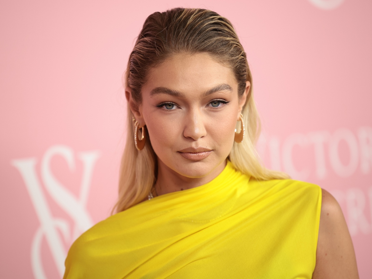 Gigi Hadid: Ο προσωπικός της make up artist αποκαλύπτει τα μυστικά του για το iconic «glass skin»