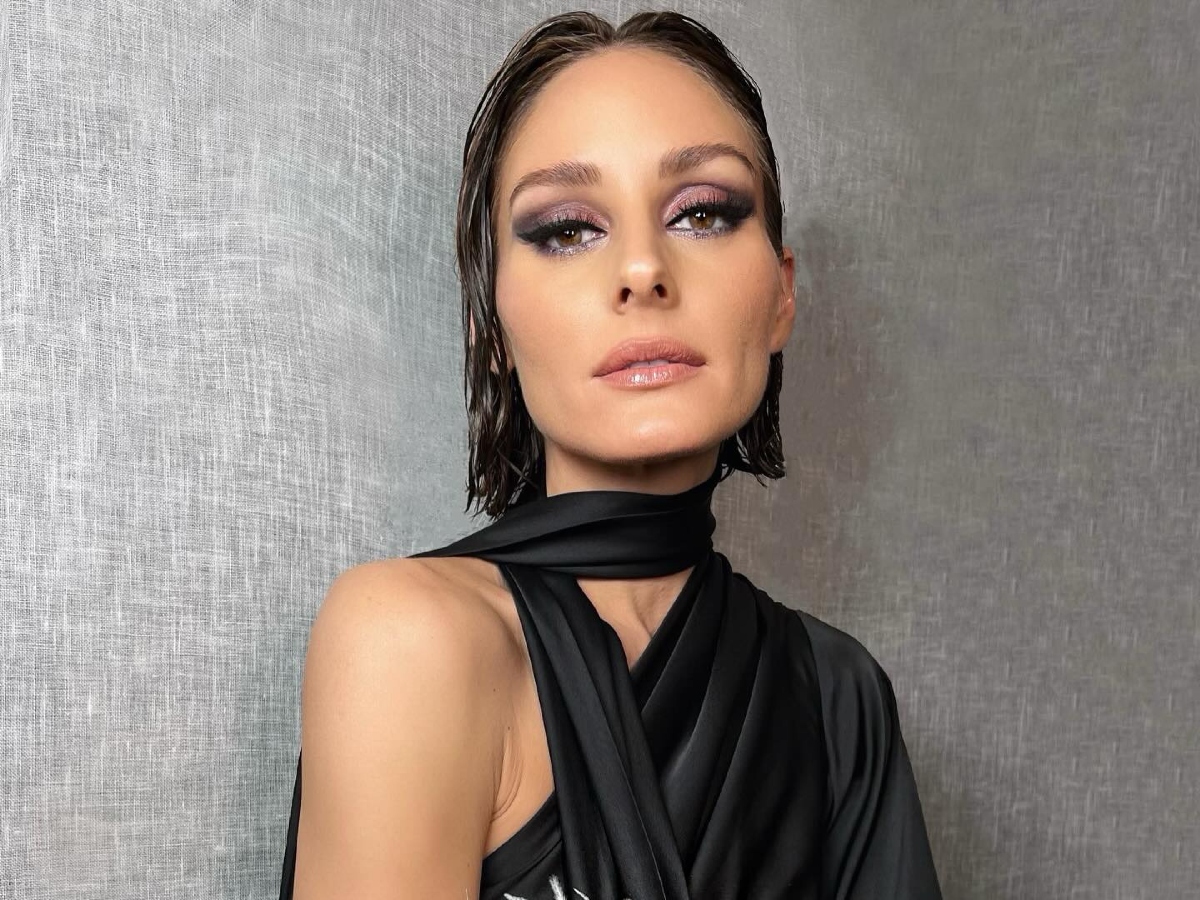 Olivia Palermo: Το messy updo της είναι chic wet, ανεπιτήδευτο, cool και συνδυάζεται απίθανα με τα glam κοσμήματα