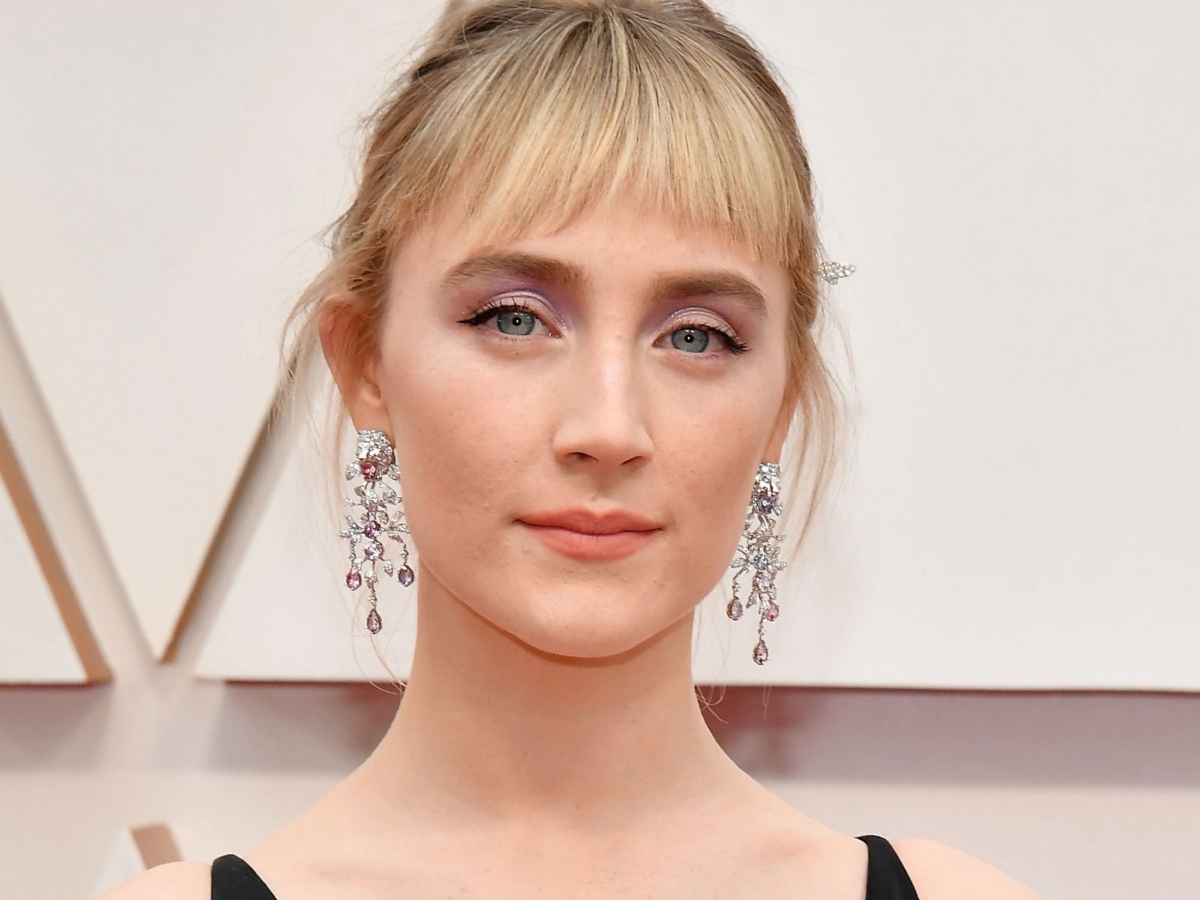 Saoirse Ronan: Θα σε πείσει να αφήσεις τις φακίδες σου στην ησυχία τους