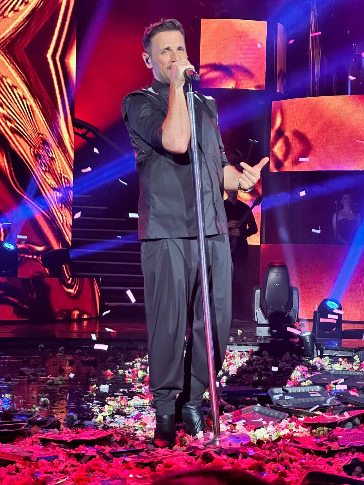 Ο Νίκος Βέρτης κάνει την διαφορά φέτος στο on stage style με δημιουργίες Spiros Stefanoudakis