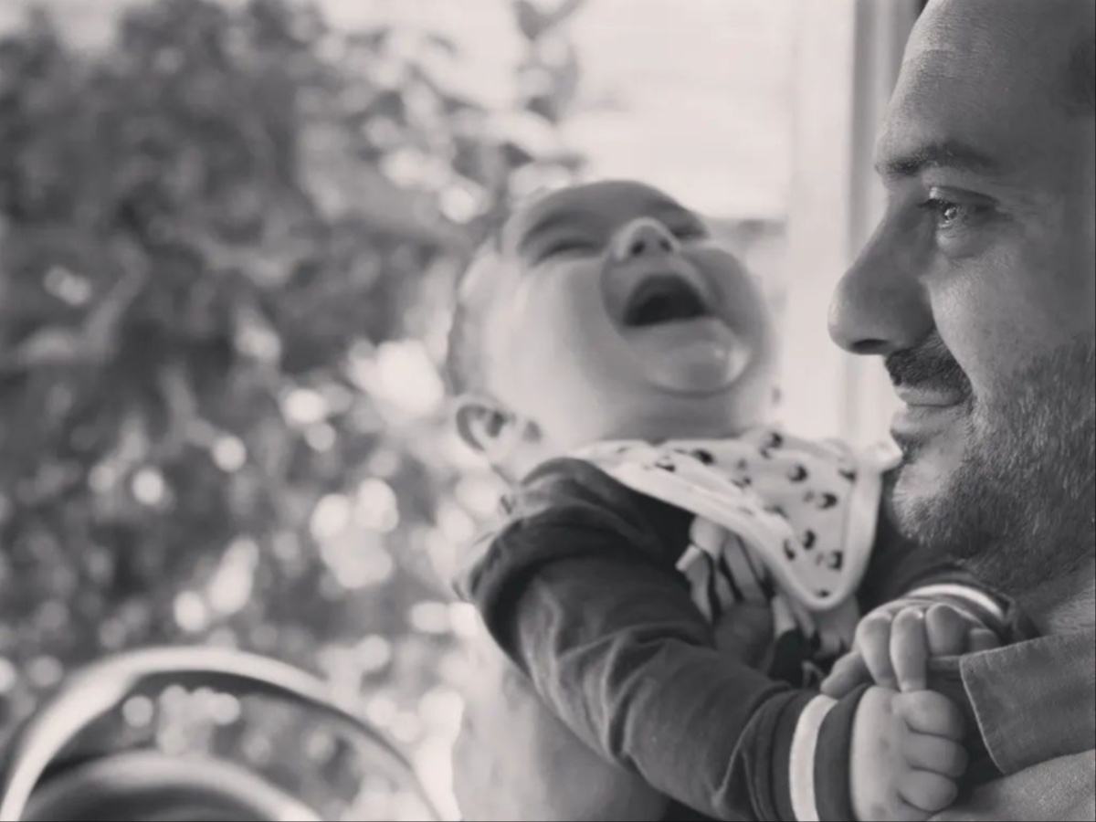 Λεωνίδας Κουτσόπουλος: Η σπάνια φωτογραφία με τον ενός έτους γιο του