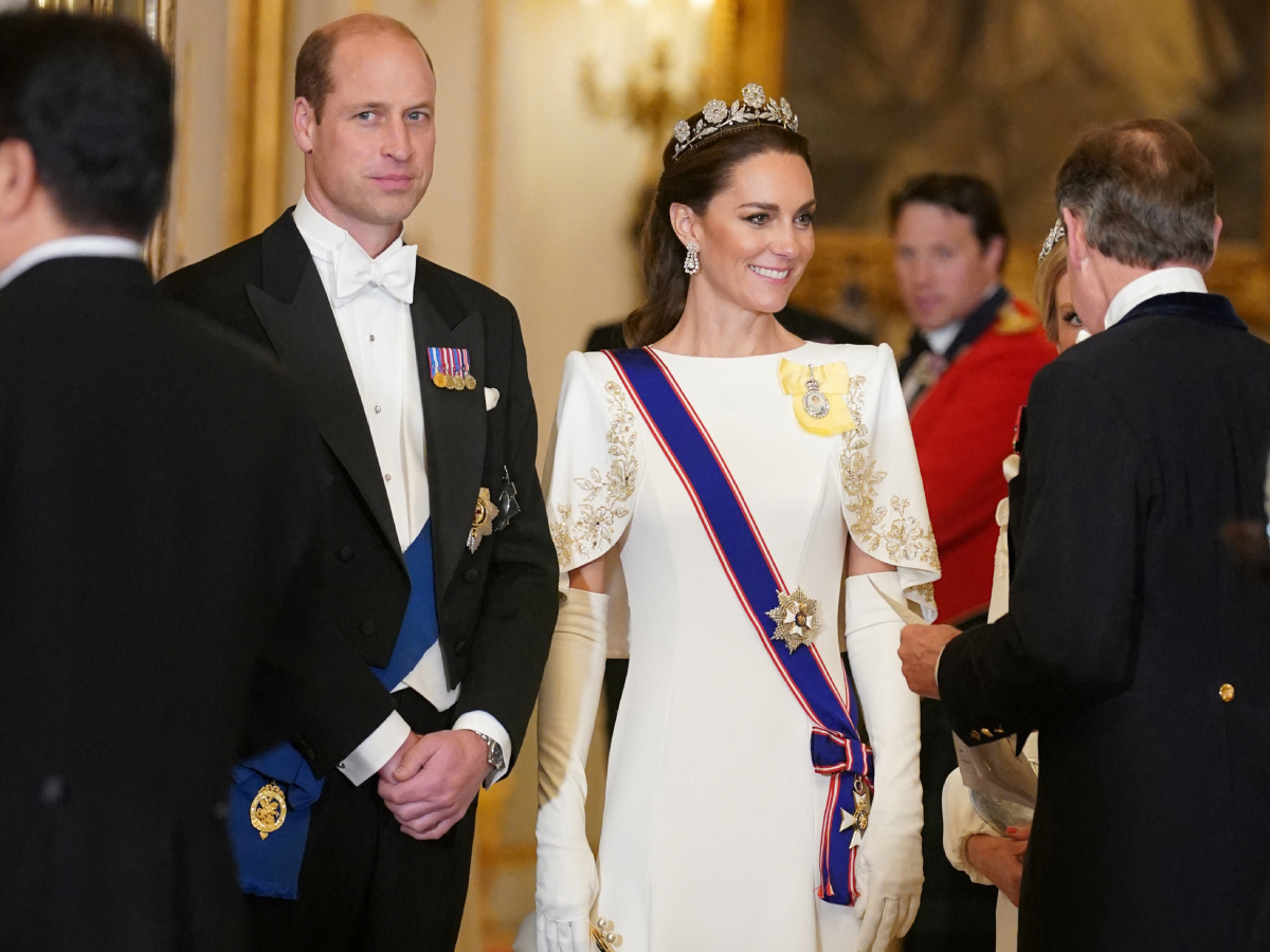Κate Middleton: Αυτό ήταν το φόρεμά της την μια και μοναδική φορά που περπάτησε σε catwalk – εκεί που την ερωτεύτηκε ο Πρίγκιπας William
