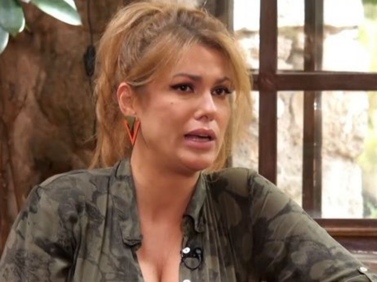 Κλέλια Ρένεση: «Με την κόρη μου πηγαίνουμε στην Γαύδο δύο μήνες κάθε καλοκαίρι, χωρίς ίντερνετ, χωρίς καν τεχνητό φως και ρεύμα»