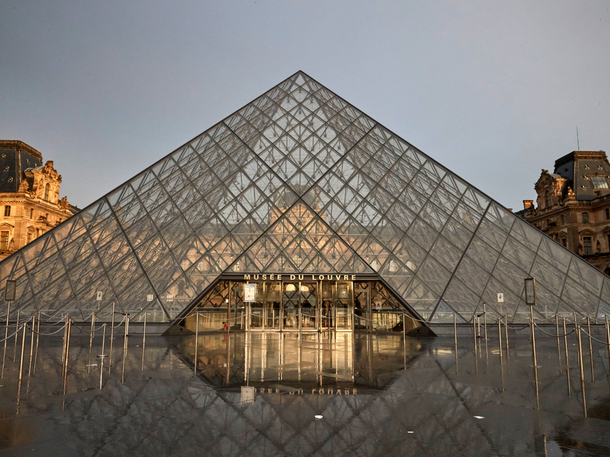 O οίκος Louis Vuitton προσφέρει στο Μουσείο του Λούβρου ένα τεράστιο ποσό!