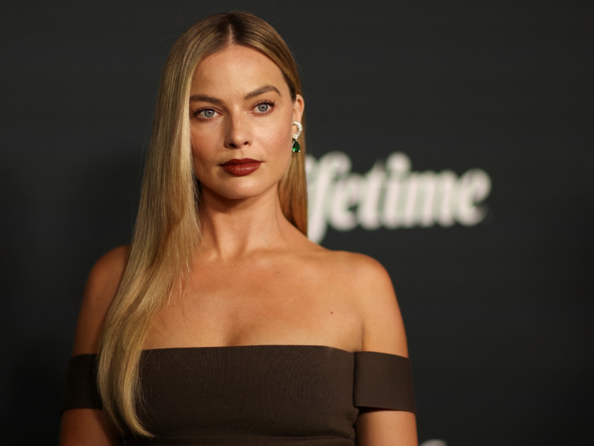 Margot Robbie: Εμφανίστηκε στα Gotham Film Awards με μία ακόμη ρετρό Barbiecore αλογοουρά