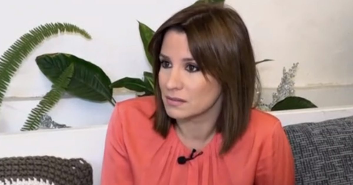 Νίκη Λυμπεράκη: Η σπάνια αναφορά στον γιο της – «Ελπίζω να μην τον πνίγει η ανάγκη μου για αγάπη και αγκαλιά»