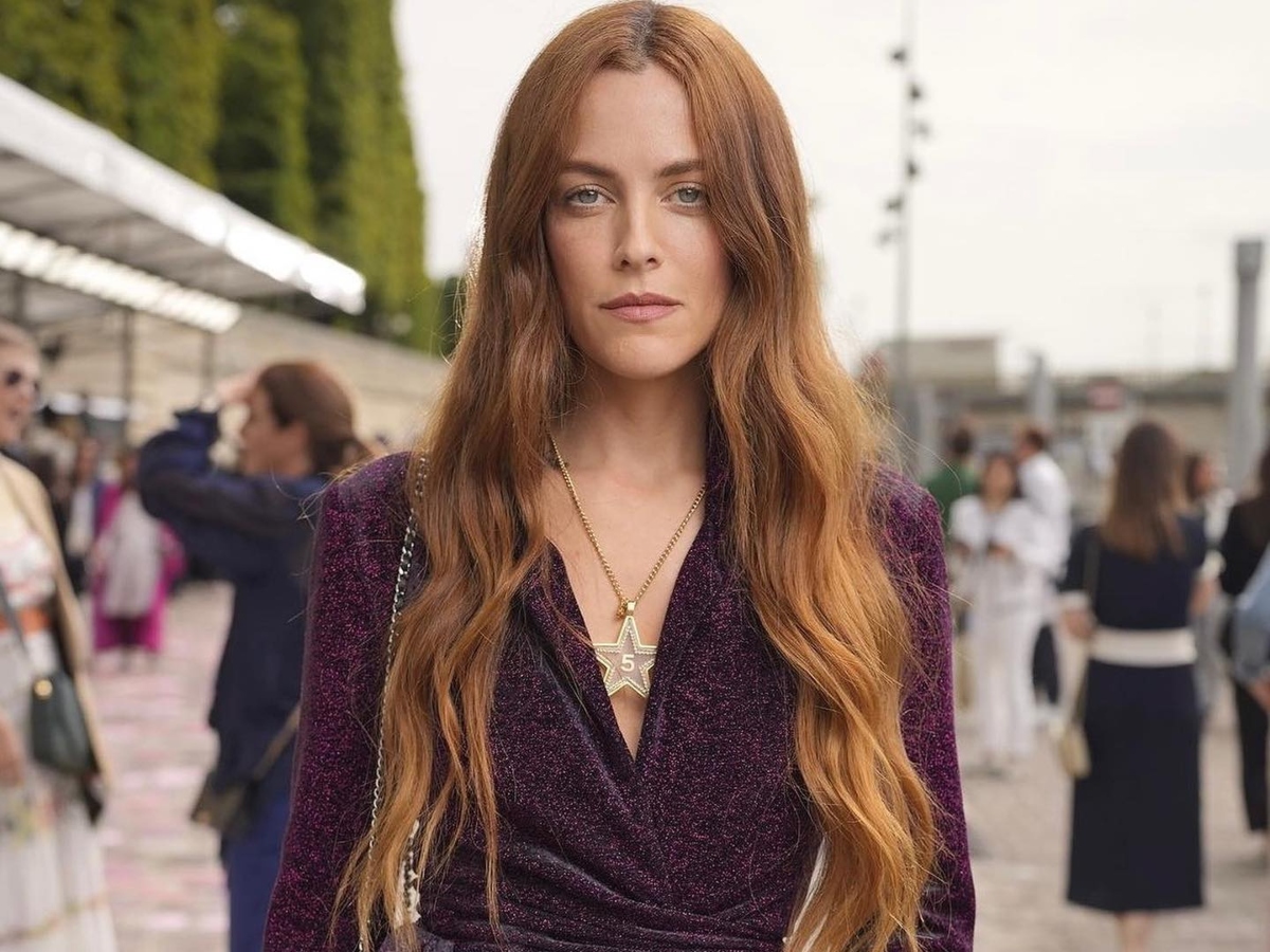 Riley Keough: Έβαψε τα μαλλιά της και είναι ίδια η Priscilla Presley στα νιάτα της