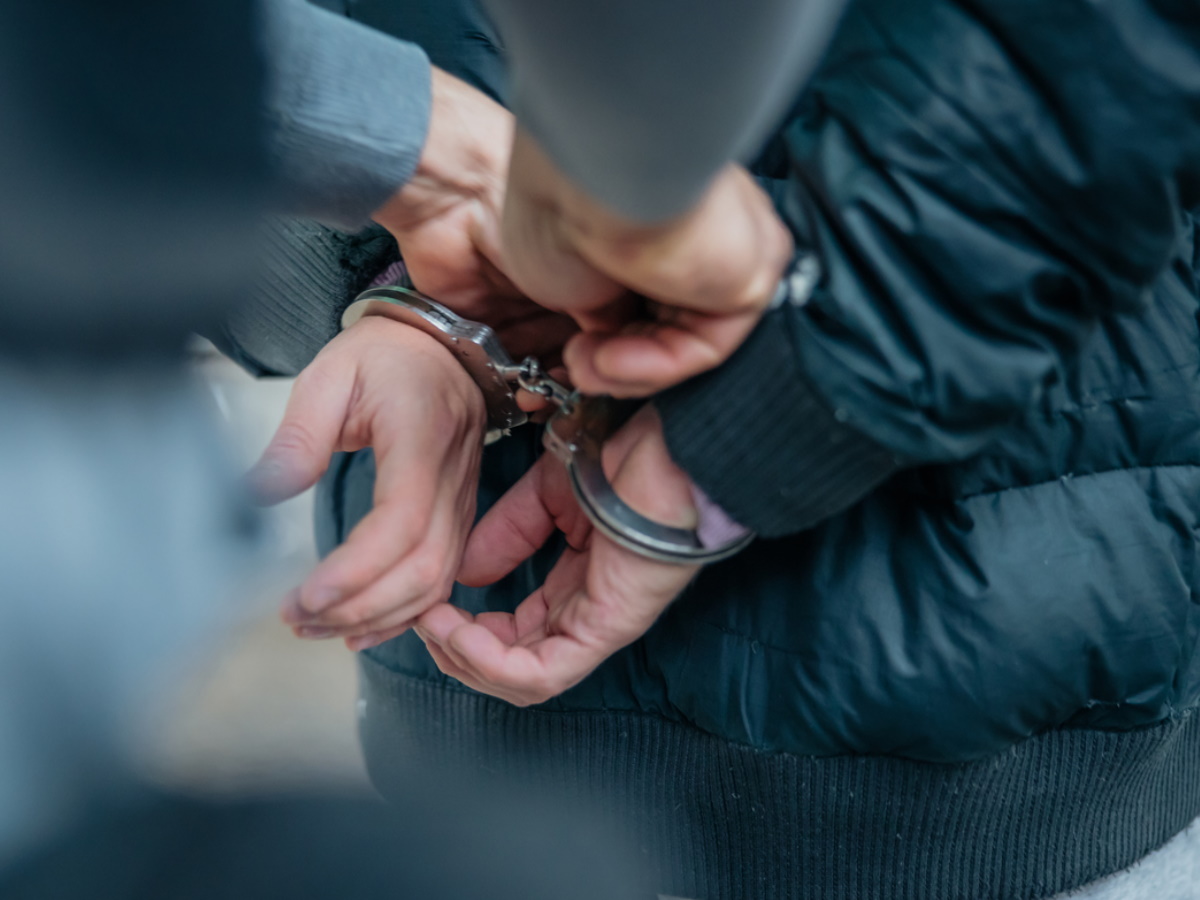 Γνωστός τράπερ συνελήφθη με κοκαΐνη και πάνω από 2.000 ευρώ στο Πεδίον του Άρεως