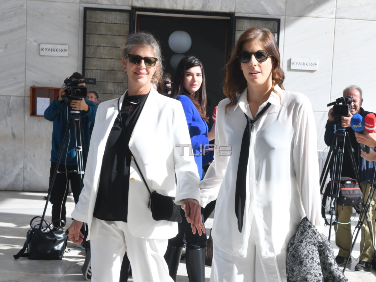 Κηδεία Σπύρου Φωκά: Ντυμένες στα λευκά η σύζυγός του, Λίλιαν και η θετή του κόρη, Κωνσταντίνα