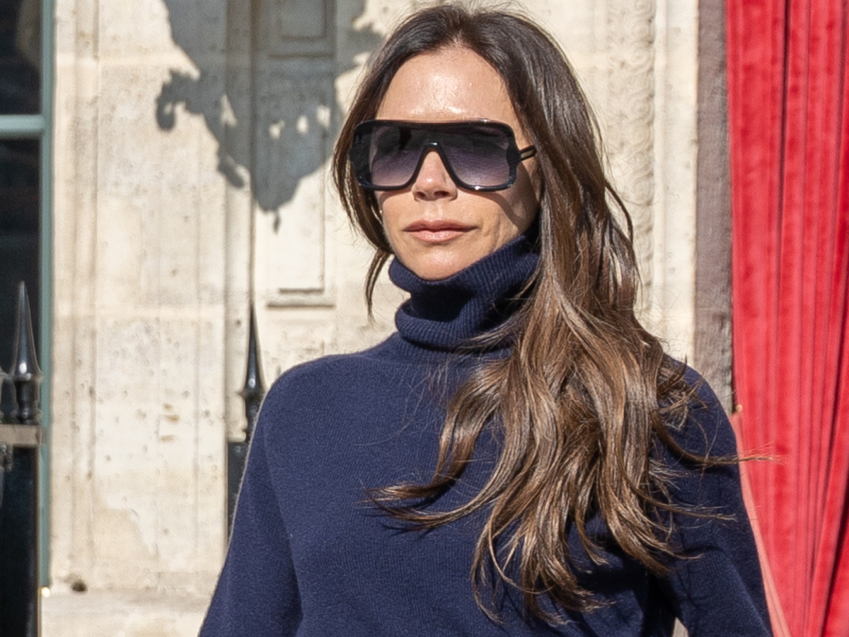 Victoria Beckham: Κυκλοφορεί τρολ μπλουζάκι με slogan «Ο μπαμπάς μου είχε μια Rolls Royce»