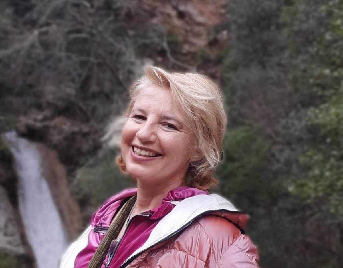 «Ανθίζοντας»: Το ταξίδι της ψυχοθεραπεύτριας Διονυσία Γιαννοπούλου από τον καρκίνο στην ίαση