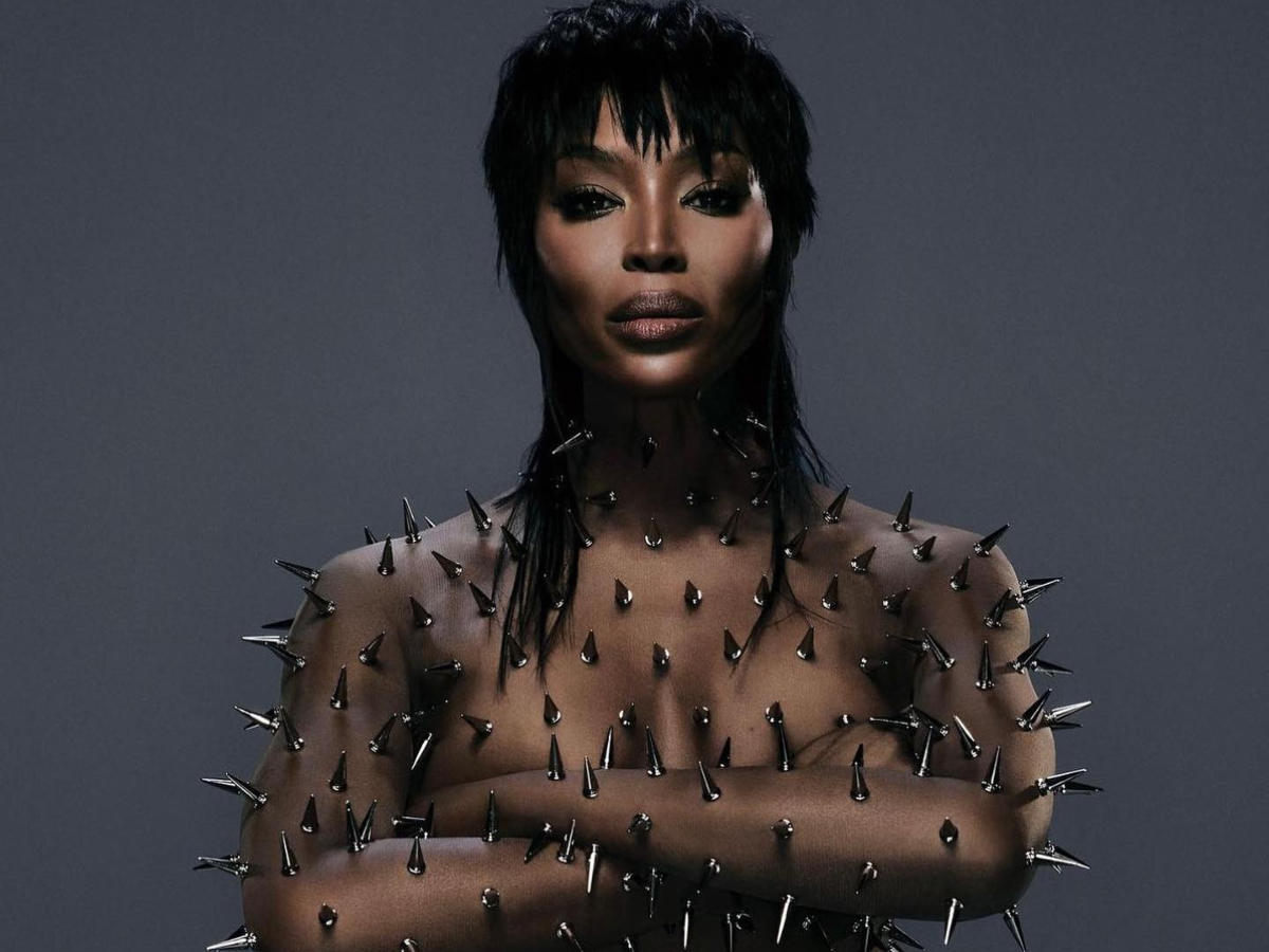 Naomi Campbell: Ποζάρει, καλυμμένη με καρφιά για τον Alexander Wang