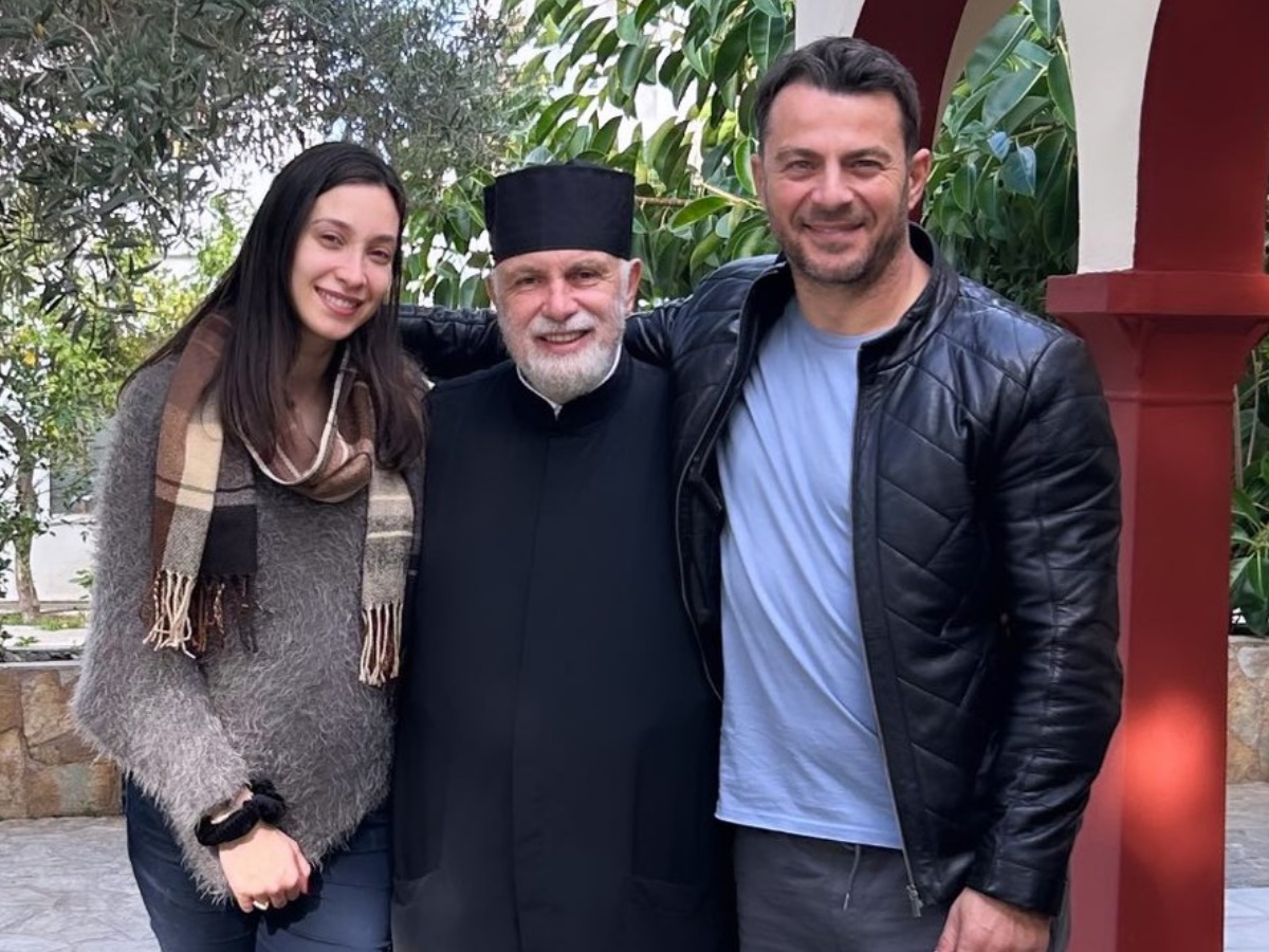 Γιώργος Αγγελόπουλος: Με την εγκυμονούσα Δήμητρα Βαμβακούση στα Χανιά για να συναντήσουν τον πνευματικό τους