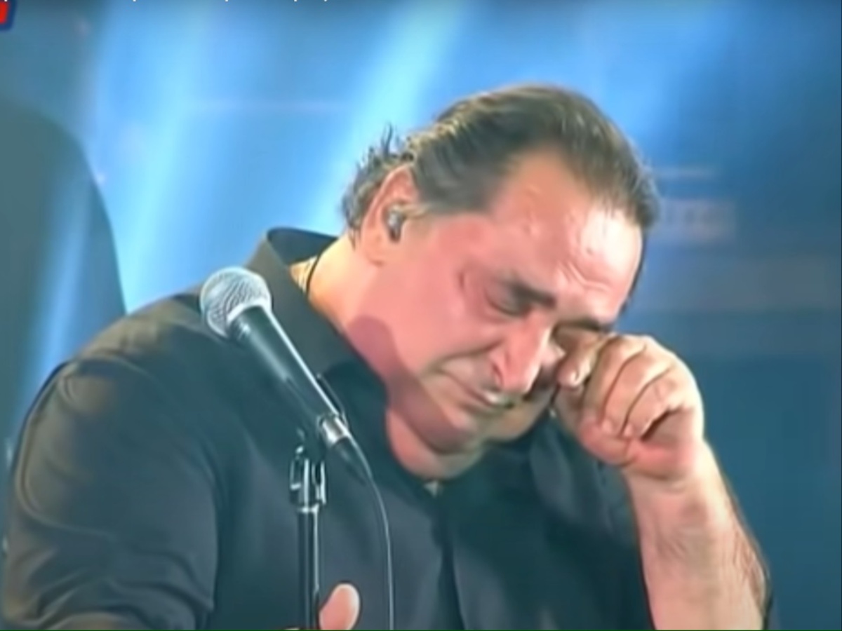Όταν ο Βασίλης Καρράς είχε λυγίσει μπροστά σε χιλιάδες κόσμο  – «Δε θέλω τίποτα άλλο στη ζωή μου»