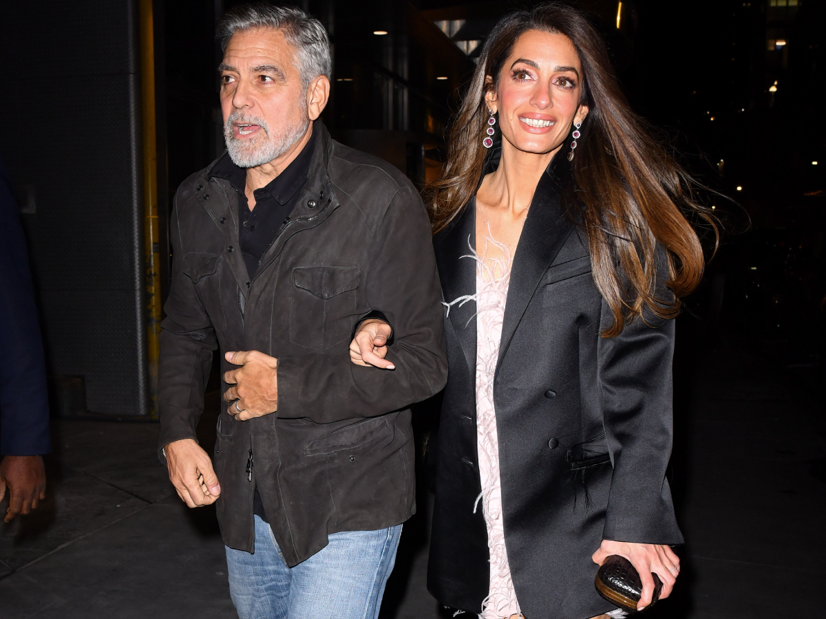 Boyfriend blazer: Η Amal Clooney ανακάλυψε το πανωφόρι που ταιριάζει με όλα τα party look!